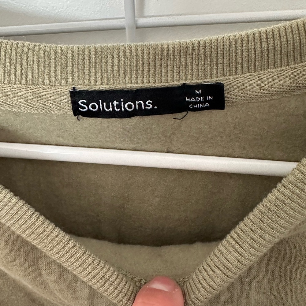 *GUC*Sz M*Solutions*sweater - Picture 5 of 5